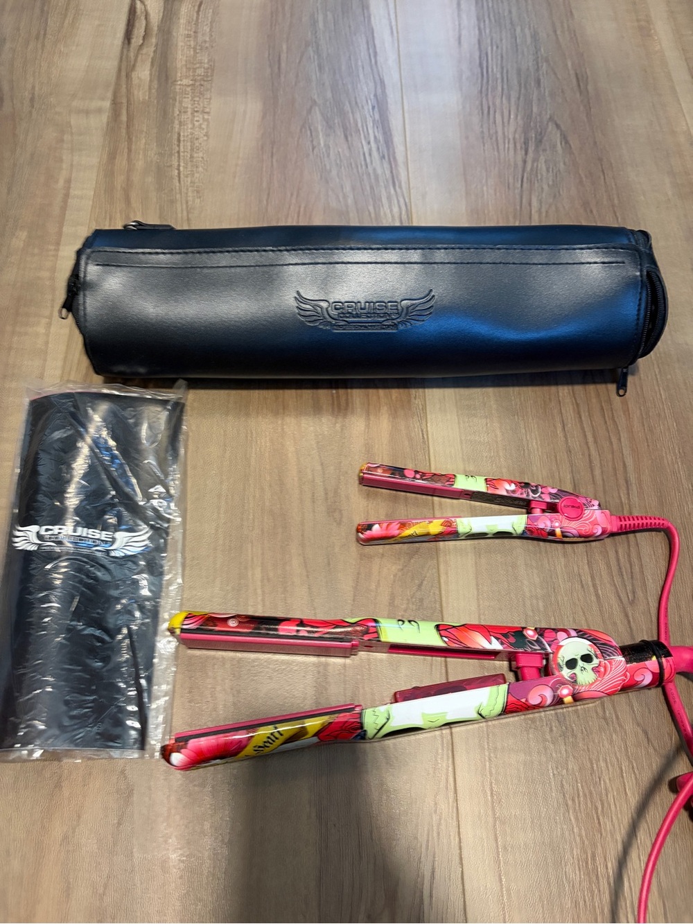 Ionika Cruise Collection Pink Hair Straightener Set with Carry Case